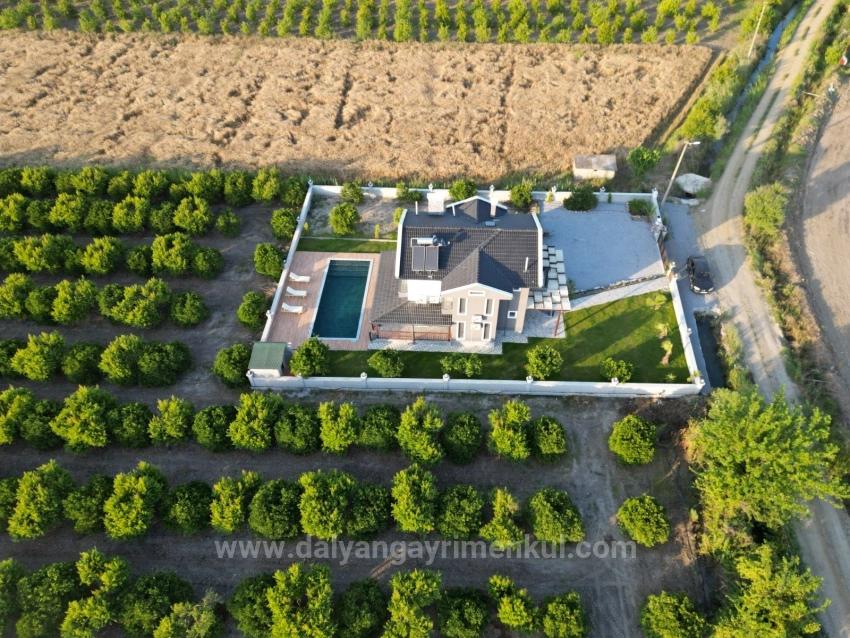 4+1 Villa Zum Verkauf In Eskiköy, Gelegen Auf Einem 14.136 M² Großen Grundstück