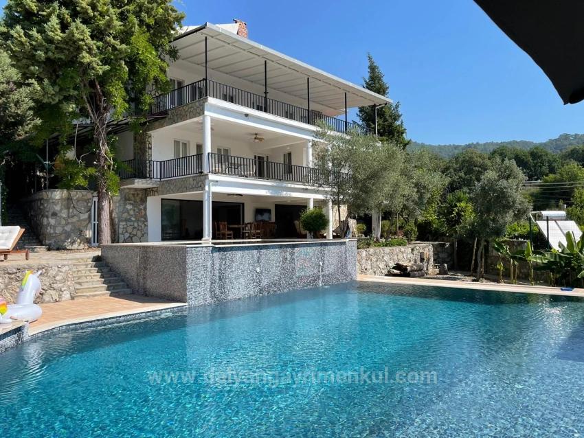 5+2-Zimmer Villa Zu Verkaufen in Çandır Bz. Köyceğiz - 1.232 m²