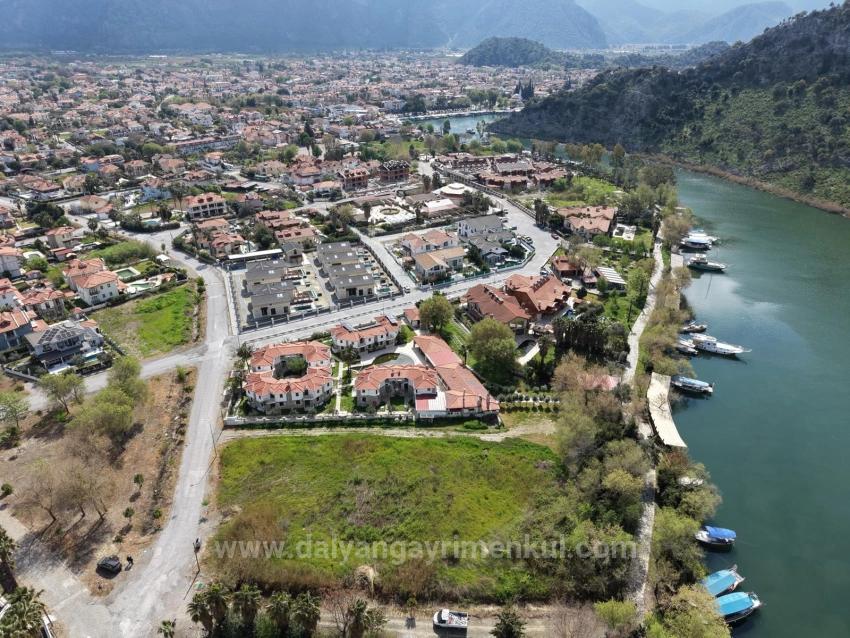 2600 M² Großes Grundstück In Dalyan Gülpınar, Direkt Am Kanal Gelegen, Mit 20% Tourismuszonierung Zu Verkaufen.