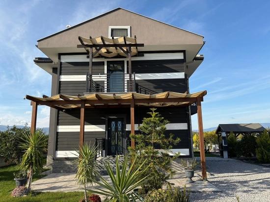 4+1 Villa Zum Verkauf In Eskiköy, Gelegen Auf Einem 14.136 M² Großen Grundstück