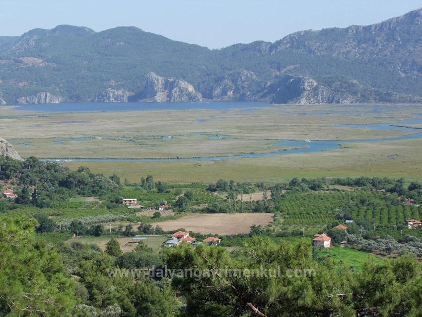 1252M2 Land For Sale With Lake View In Çandır