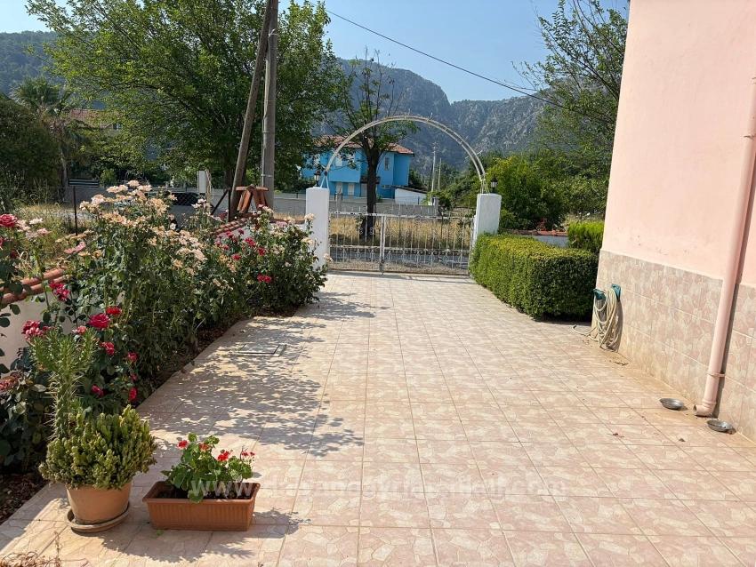 Продается Двухэтажный Дом На Участке Площадью 514 М2 В Окчуларе.