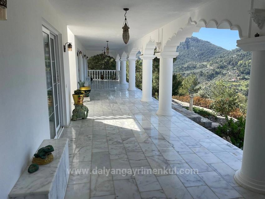 Продается Vip-Вилла В Гёкбеле, На Участке Площадью 5000 М2 С Полным Видом На Море.