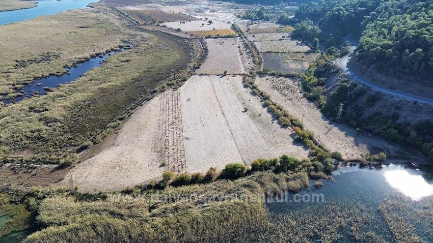 Продается Земельный Участок Площадью 3210 М² (2 Спальни) В Чандыре, Прямо На Берегу Озера.