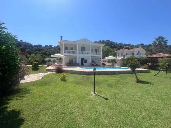 Продается Вилла Площадью 848 М² С 3 Спальнями И 1 Ванной Комнатой В Дальяне, С Видом На Гробницы Королей.