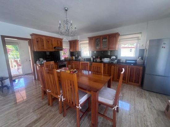 Продается Вилла Площадью 848 М² С 3 Спальнями И 1 Ванной Комнатой В Дальяне, С Видом На Гробницы Королей.