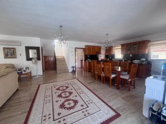 Продается Вилла Площадью 848 М² С 3 Спальнями И 1 Ванной Комнатой В Дальяне, С Видом На Гробницы Королей.