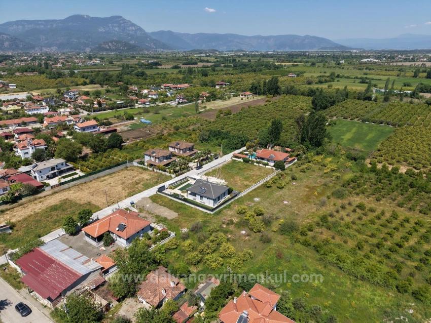 Okçular'da 1050M2 Köy Yerleşik Alanında Satılık Arsa