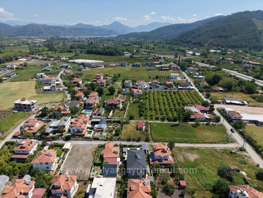 Okçular'da 1050M2 Köy Yerleşik Alanında Satılık Arsa