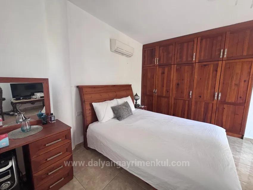 Dalyan Maraş'ta Köşebaşı 980M2 Arsa İçerisinde 5+1 Satılık Villa