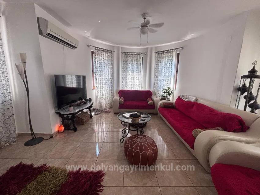 Dalyan Maraş'ta Köşebaşı 980M2 Arsa İçerisinde 5+1 Satılık Villa