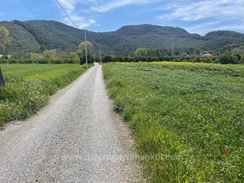 Okçular'da 736M2 Olan 250M2 İnşaat İzinli Satılık Arsa