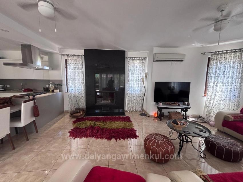 Dalyan Maraş'da Köşebaşında 980M2 Arsa İçin'de 5+1 Satılık Villa