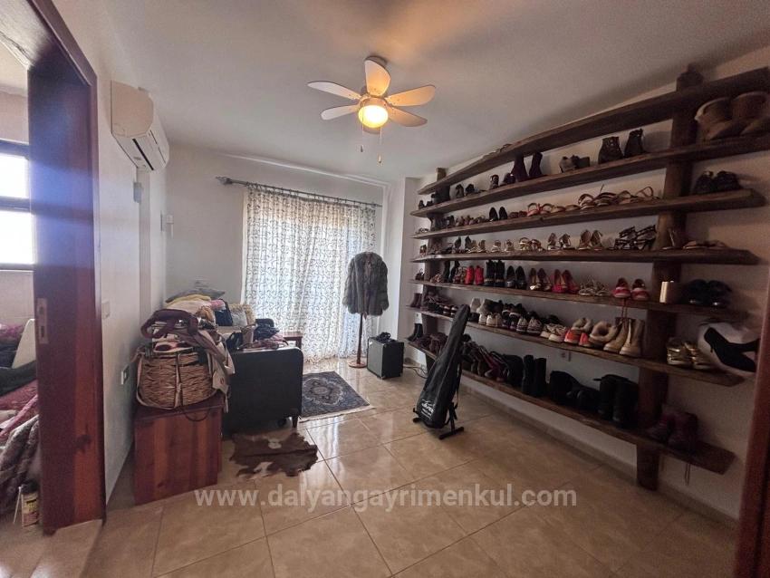 Dalyan Maraş'da Köşebaşında 980M2 Arsa İçin'de 5+1 Satılık Villa