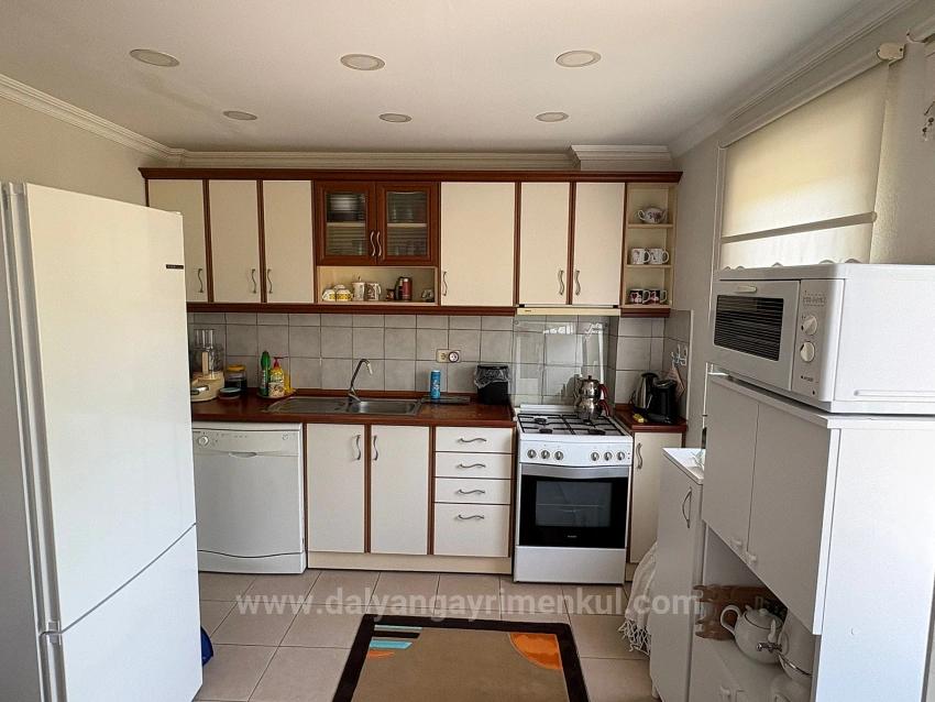 Okçular'da 514M2 Arsa İçerisinde 2 Katlı Satılık Ev