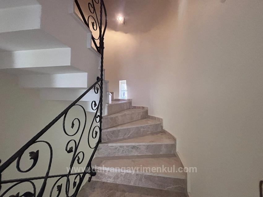 Dalyan'da 301M2 Arsa İçerisinde 5+1 Satılık Villa