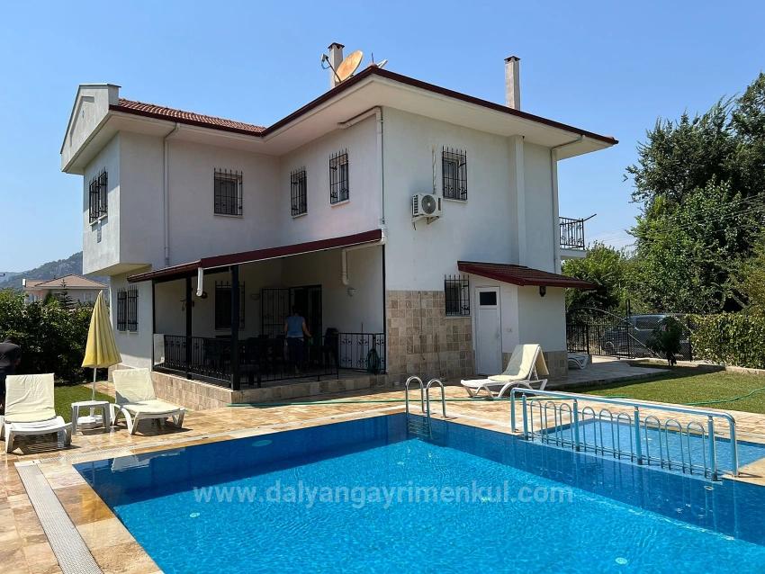 Dalyan'da Köşebaşı 600M2 Arsa İçerisinde 3+1 Satılık Villa