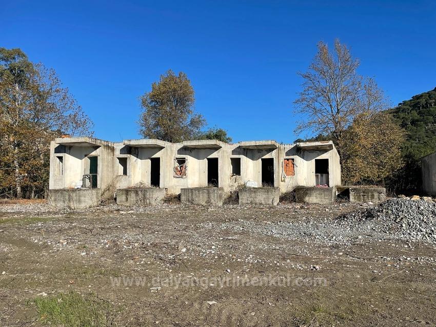 Dalyan Gülpınar'da Anayola Sıfır 9,037M2 Satılık Arsa