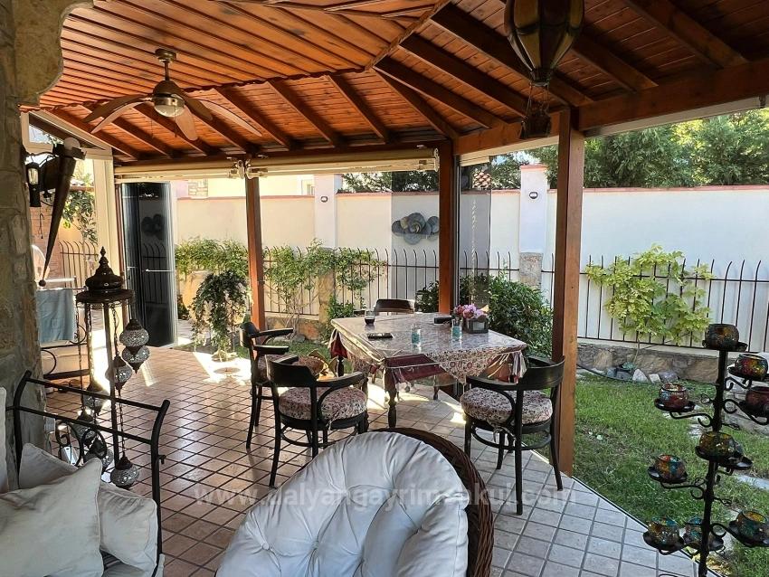 Dalyan Gülpınar'da 580M2 Arsa İçerisinde Satılık Taş Villa