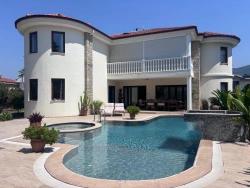 Dalyan Maraş'da Köşebaşında 980M2 Arsa İçin'de 5+1 Satılık Villa